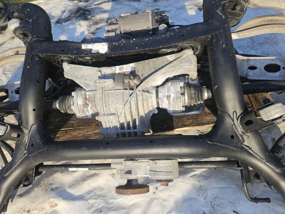 Задня підрулююча рейка 4M0501055AB Audi Q7 4M Q8 підрамник балка цапфи
