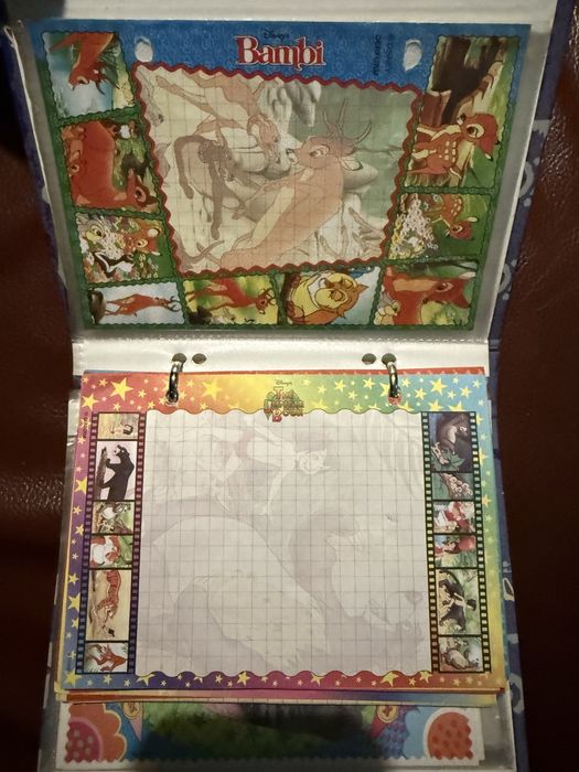 Maly segregator z karteczkami 102 szt karteczki do segregatora