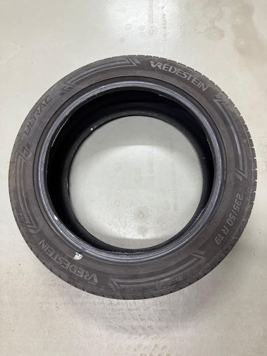 Letnie opony vredestein 235/50R19 99V