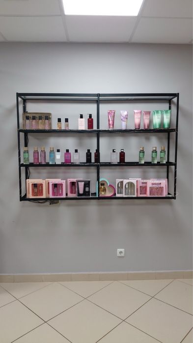 Навісний стелаж залізний