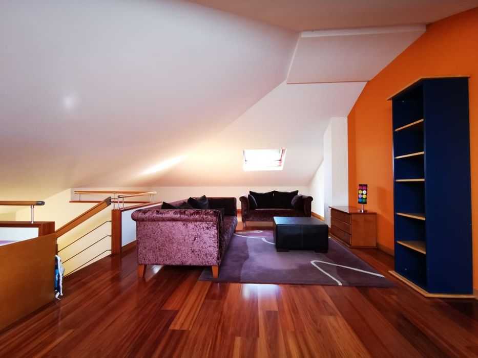 Dois sofás + mesa de centro + carpete