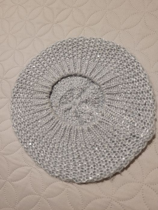 Błękitna czapka beret MOHITO