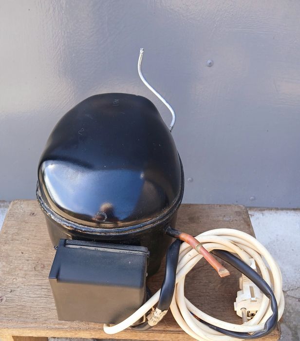 Компрессор холодильника Индезит