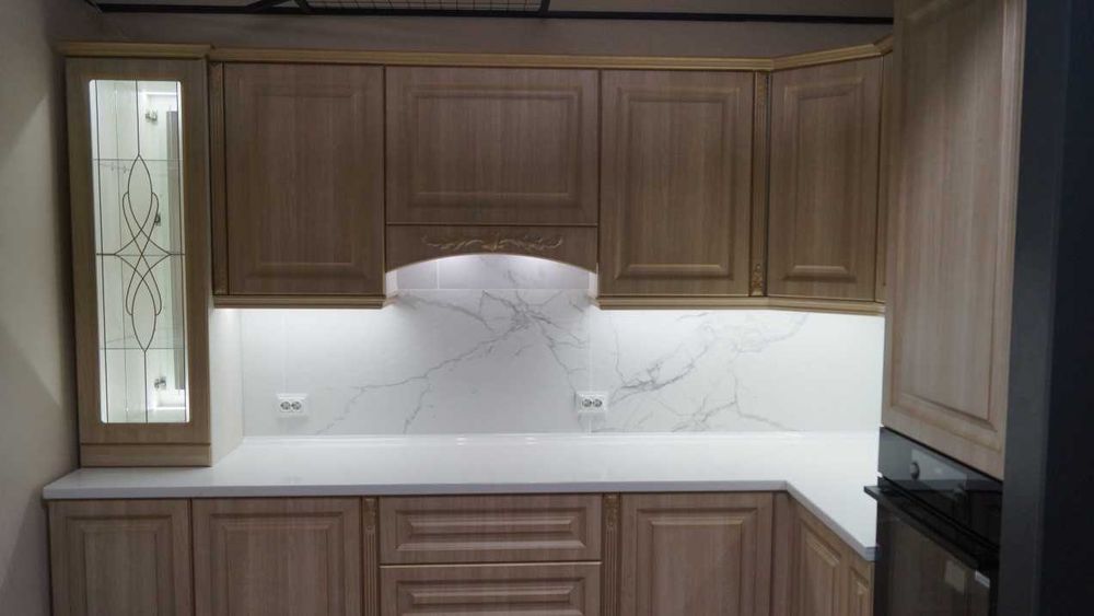 Продається виставкова класична кухня з італійським шармом!