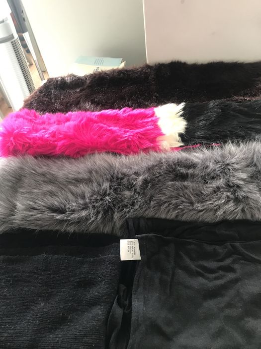 Vários Cachecóis/ Pêlos/ Golas/ Lenços/ Echarpes de modelos diferentes