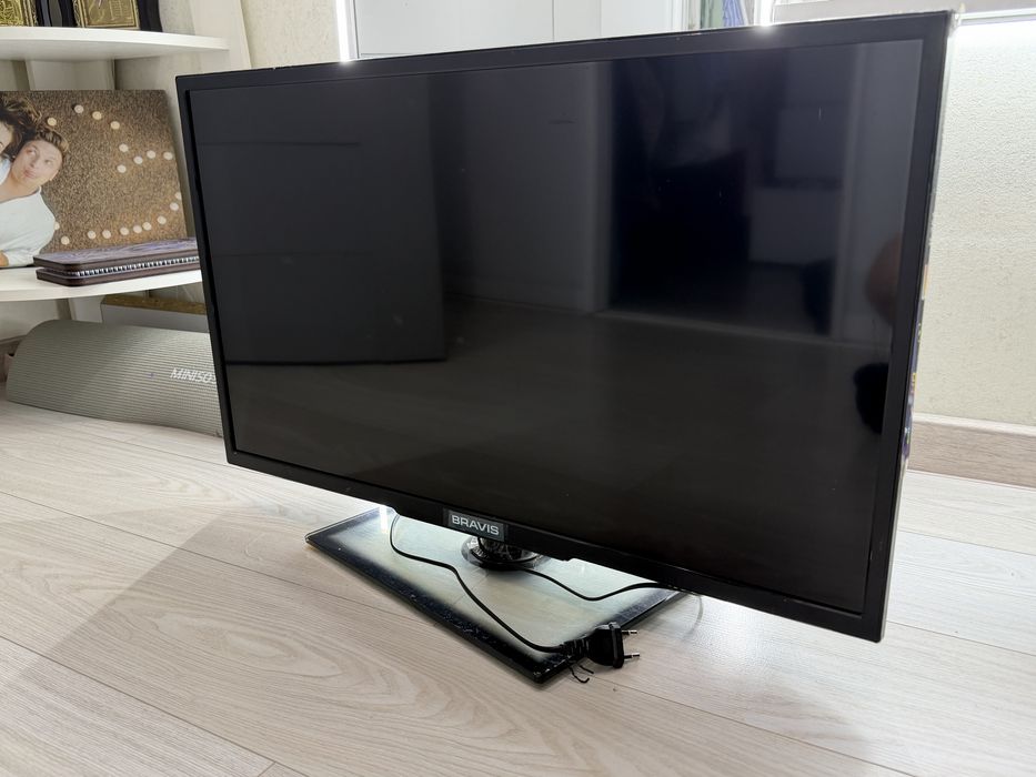 Телевізор BRAVIS 32” LED-32C2000B