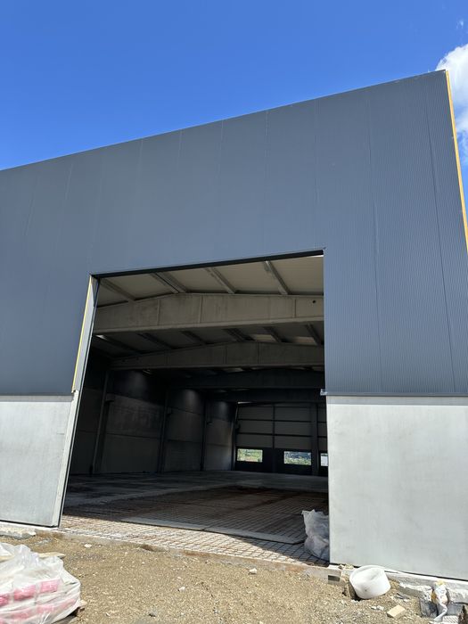 Pavilhões Industriais com 800m2 e 400m2