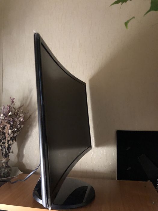 Продается монитор Samsung LC24F390FHIXCI