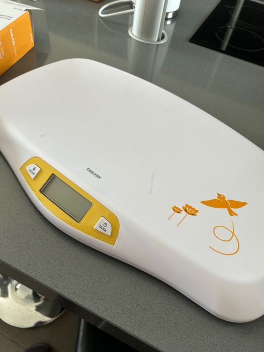 Balança de bebé para controlo de peso nos meses iniciais