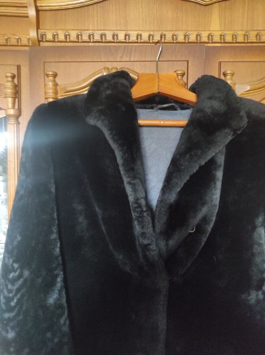 Продам шикарную натуральную мутоновую  шубу.