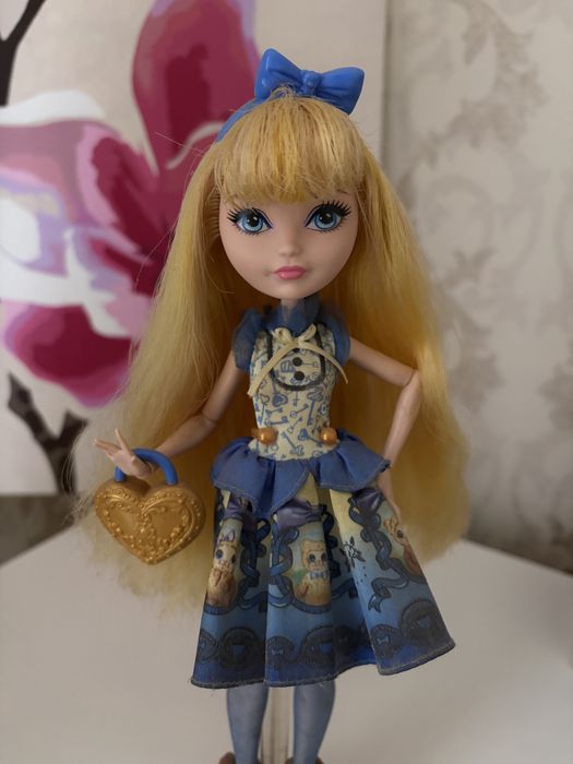 Блонді Локс (Blondie Lockes), базова серія Ever After High