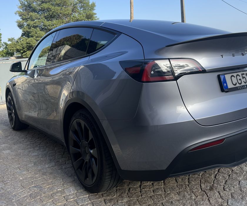 Tesla Y Long Range Premium 2024