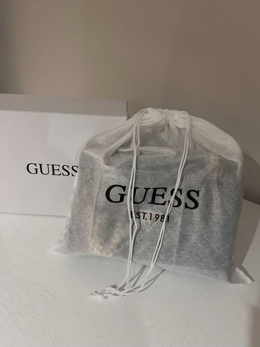 Mala Guess estampada