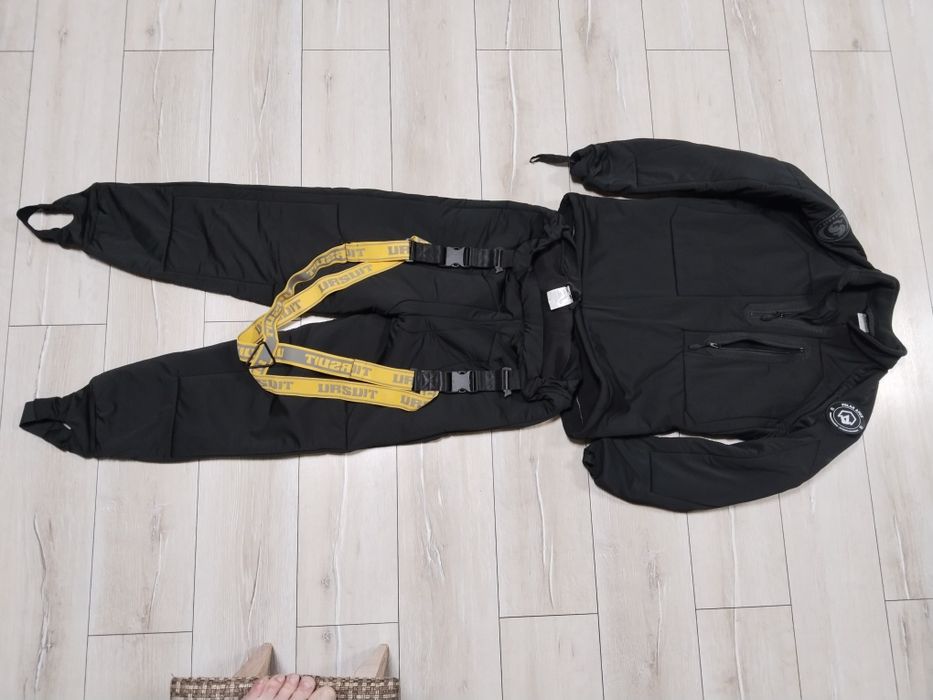 Сухий гідрокостюм з утеплювачем.