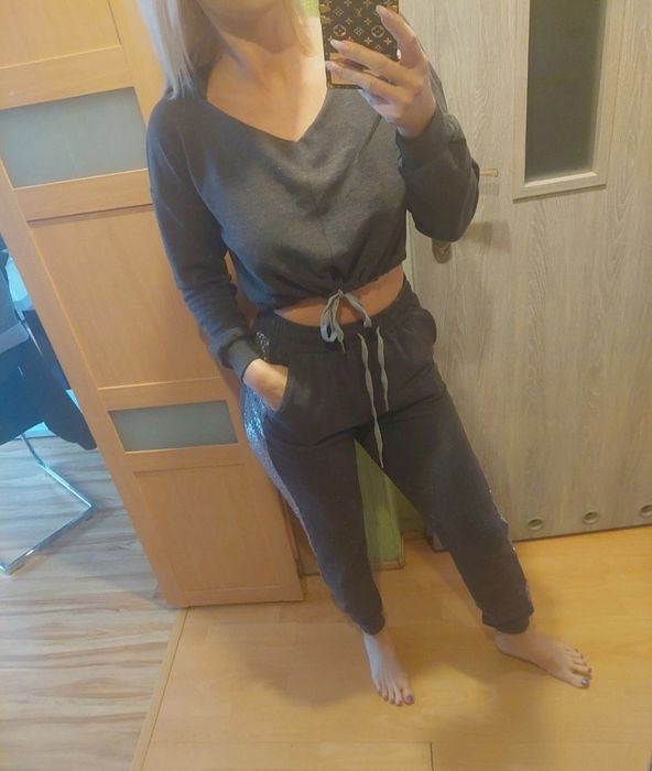 Komplet dresowy cyrkonie