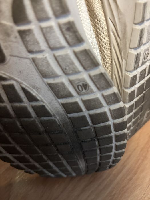 Damskie lekkie bezowe sneakersy 40