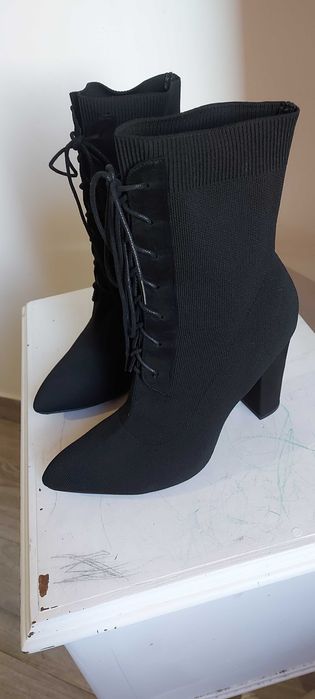 Nao perta esta oferta ,um par d botas pretas e novas