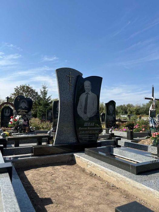 Виготовляємо памʼятників в смт. КОЗИН та в м.Обухів