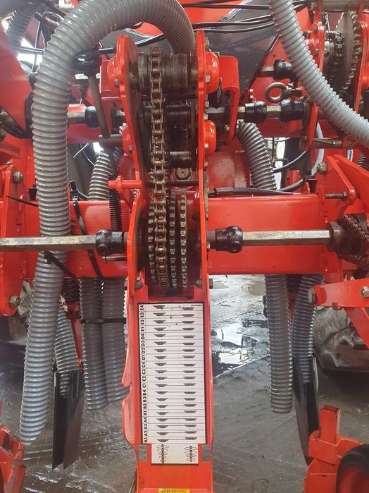 Siewnik do kukurydzy 6 rzędowy Kuhn Planter 3