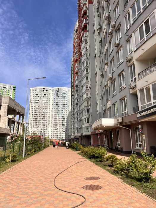 Продам квартиру ЖК каховський