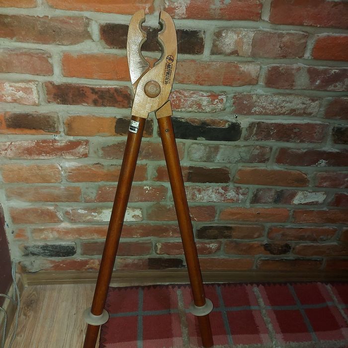 Kleszcze izolacyjne  design