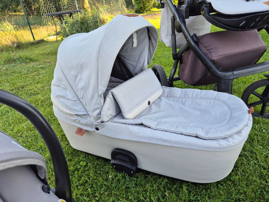 Wózek dziecięcy z fotelikiem samochodowym i bazą ISOFIX