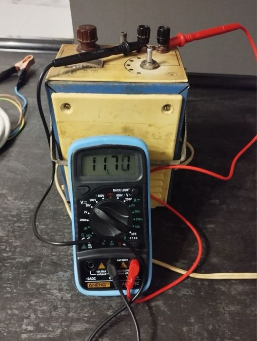 Акамуляторний зарядний пристрій