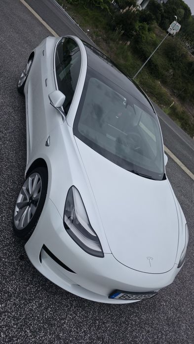 Tesla standard range 325cv