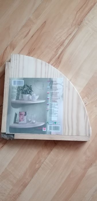 Regał ścienny narożny