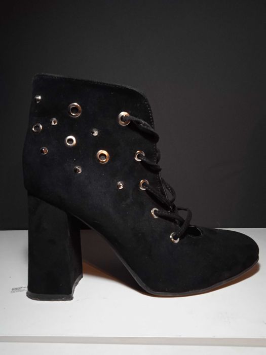 Czarne botki, szerokie obcasy 39