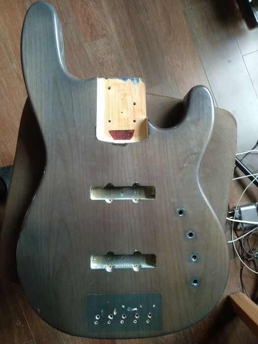 Дека 5-тиструнной бас-гитары Carvin ( Fender, Music Man )