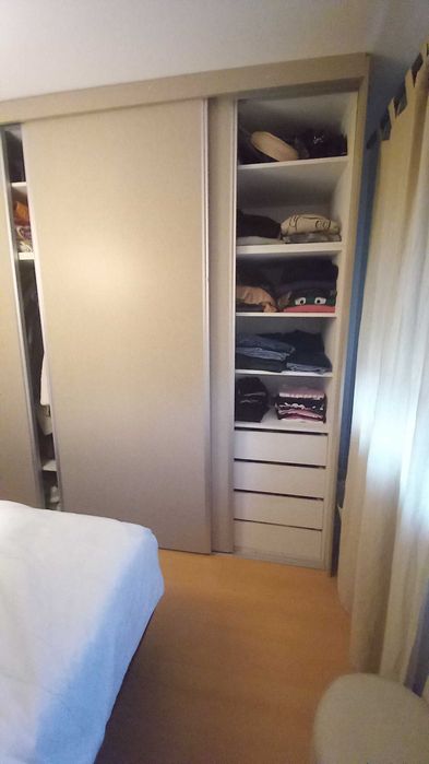 Guarda-fatos semi-novo