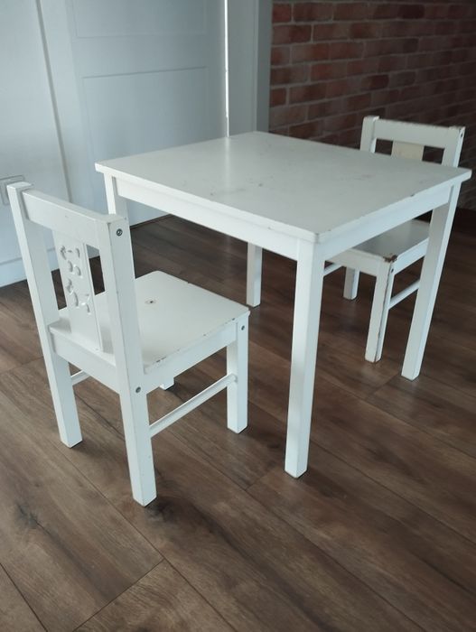 Stolik i dwa krzesełka IKEA