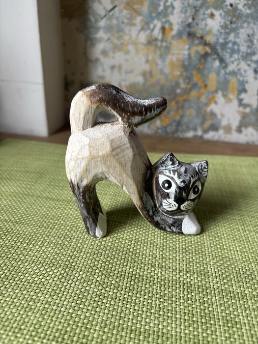 Kotek figurka drewniana