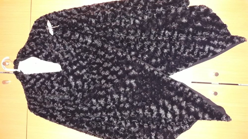 Casaco Preto de pelo fofo veste até XXL