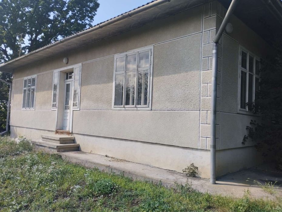 Продаєтся будинок загальною ділянкою 30 сотих ,У с.Трофанівка Коломийського р-н