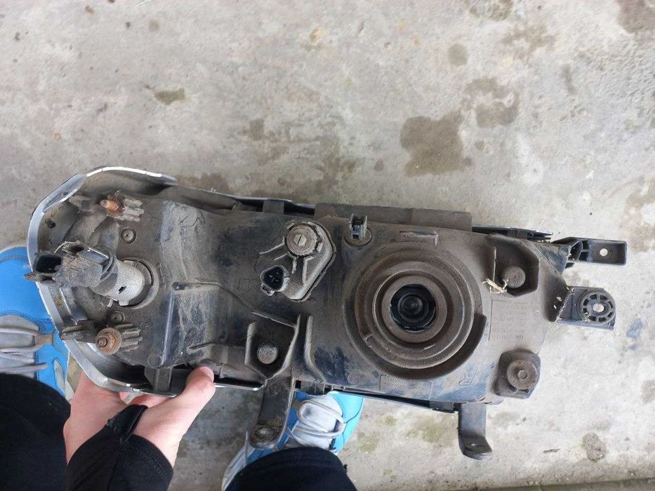 Фара передня Mitsubishi Pajero Sport 1