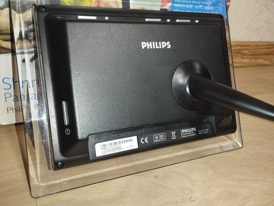 Фоторамка Philips 7FF2FPA под ремонт не включается