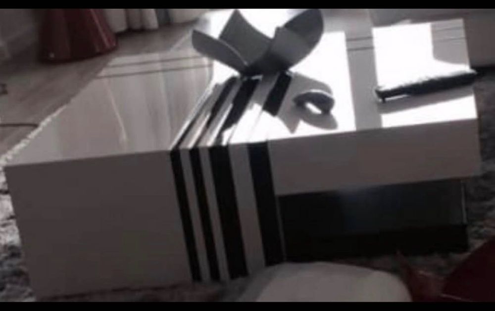 Mesa de centro enlacada