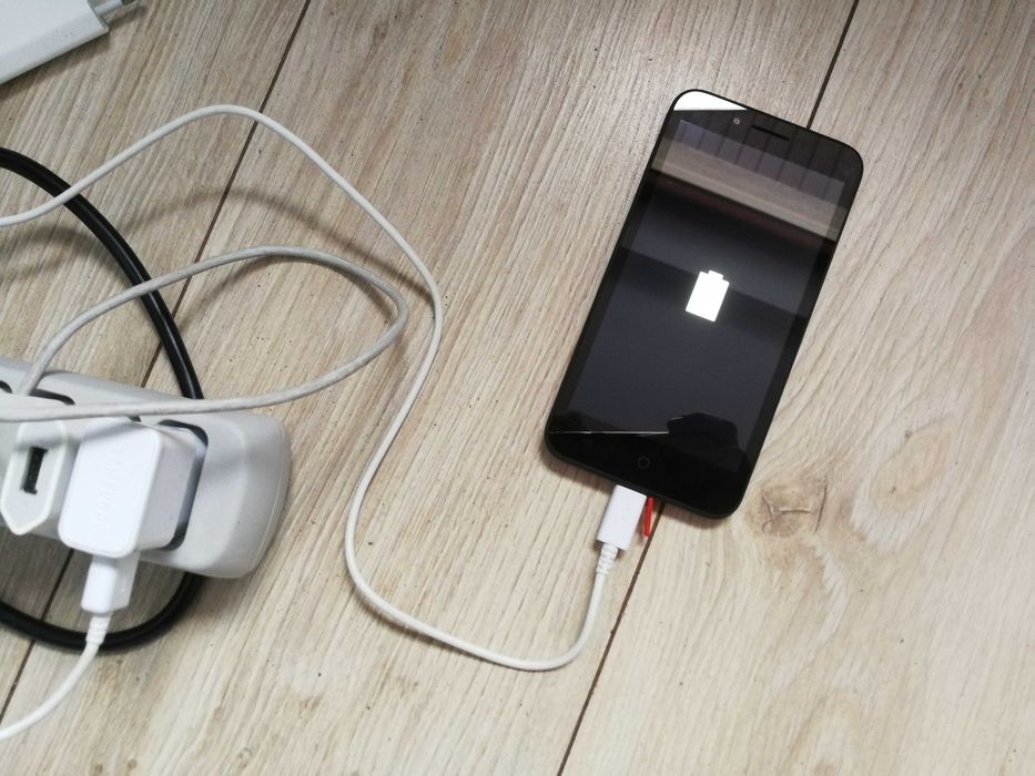 Smartfon Alcatel One Touch Go Play 7048X, bateria