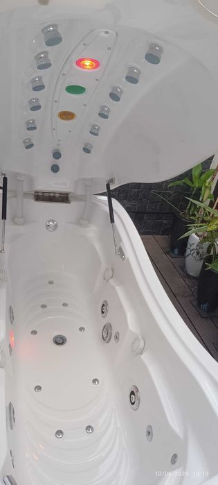 Cápsula de Spa e Hidromassagem Usada
