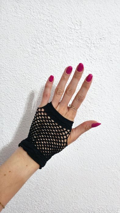 Krótkie czarne rękawiczki bez palców kabaretki siateczkowe rękawiczki