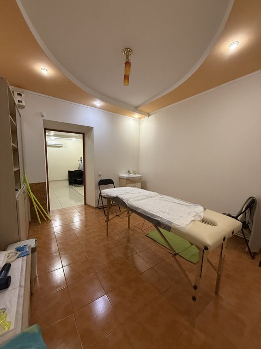 Продам квартиру в Центрі з окремим входом офіс магазин