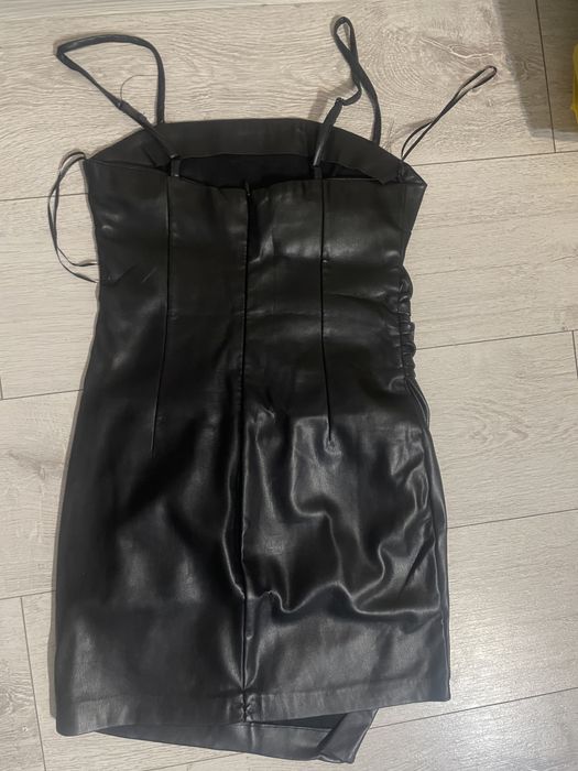 Sukienka mini z imitacji skóry