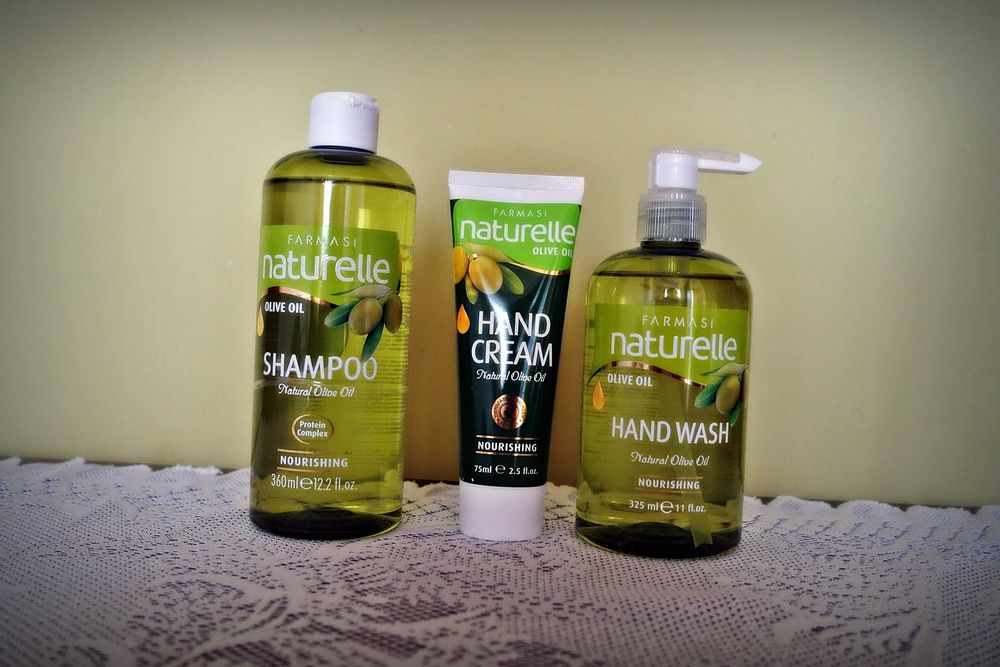 Zestaw 3 produktów Naturelle oliwa z oliwek Farmasi.
