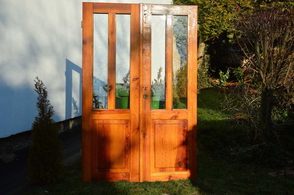 Solidne drzwi sosnowe ,lakierowane