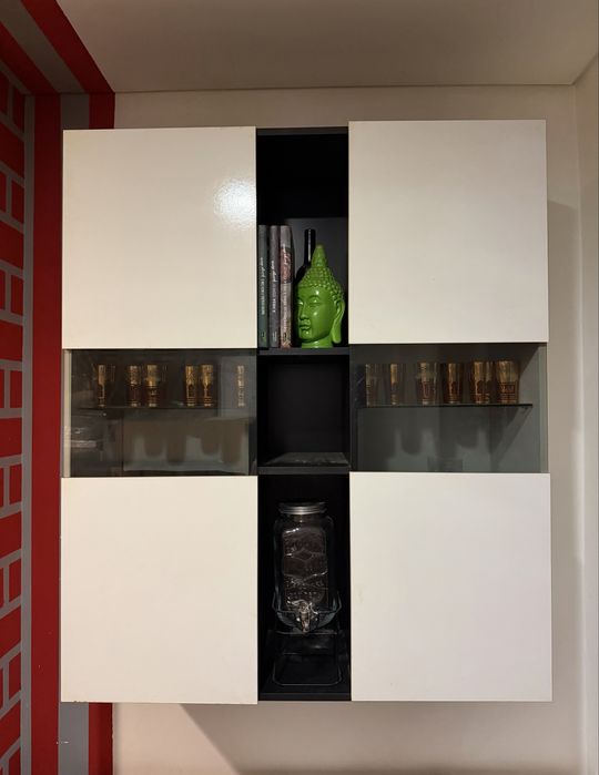 Armário de parede com nichos