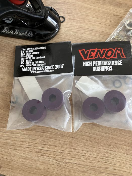 Paris Trucks V3 180 + Venom Bushings + hardware – zestaw longboard