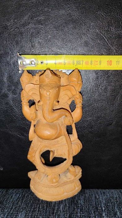Estátua hindu Lord Ganesh em Sândalo
