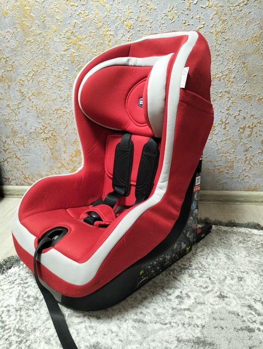 Автокрісло  chicco isofix